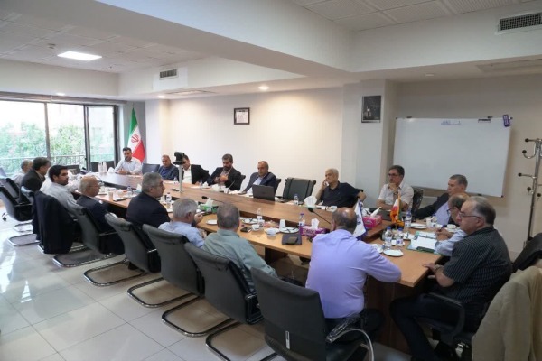 نظر پزشکیان این است که ماشین سازی از صنایع بنیادی است و باید در این دولت مشکلات گریبانگیر آن حل و فصل گردد
