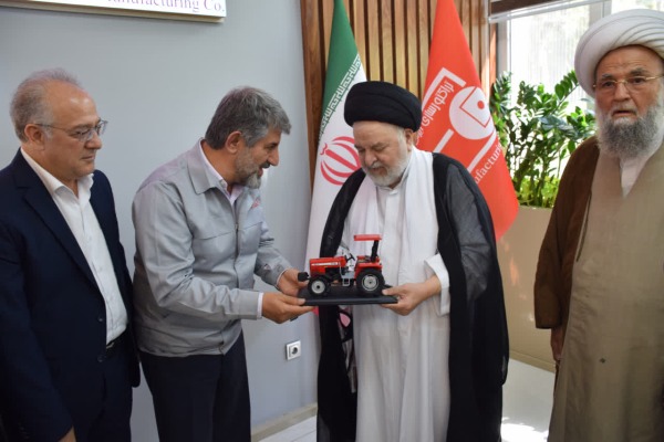 نماینده آیتالله سیستانی: تراکتورسازی نماد توان مهندسان ایرانی در عبور از تحریمهاست