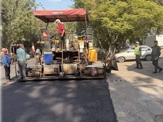 توزیع ۳۷۴ هزار و ۶۴۶ تن آسفالت در ۹۷۲ محله و معبر تبریز از ابتدای سال جاری