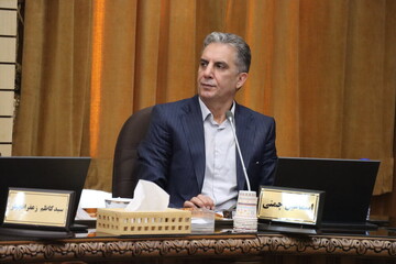 دولت، افزایش حقوق و دستمزد معلمان و نیروهای نظامی و انتظامی را در اولویت قرار دهد