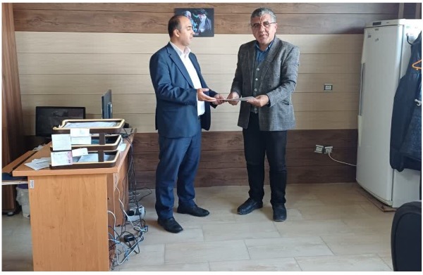 تجلیل رئیس اداره دامپزشکی هشترود از خبرنگار آرمان تبریز